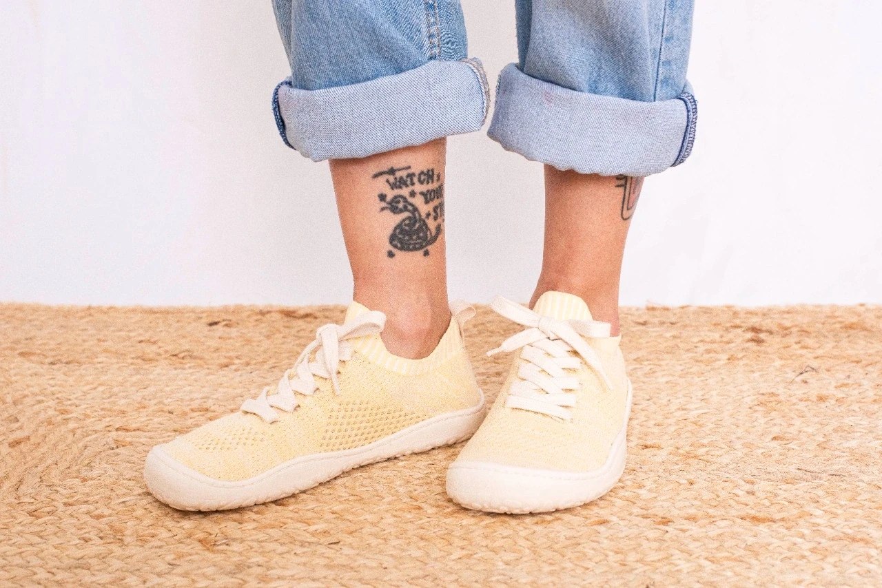 Босоногие кроссовки Sambas the bambas Essence Lumia — светло-жёлтые, фото 2